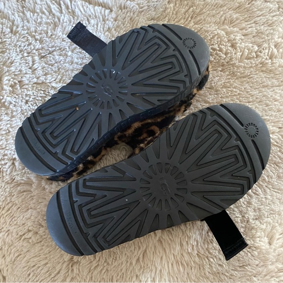 🐆UGG Fluffita Panther Print Slides Slippers - Picture 7 of 13